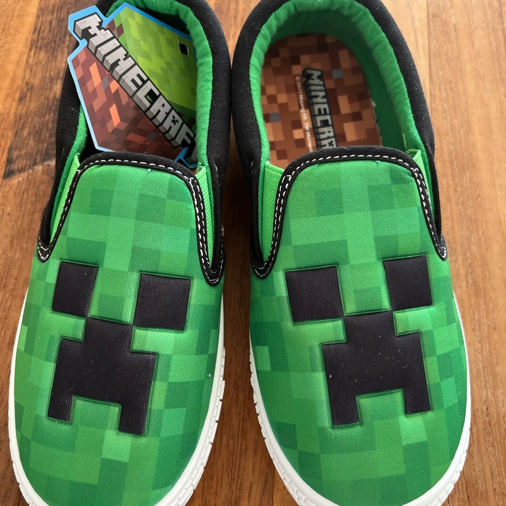 Boys (size 1) Minecraft Creeper Slide-on Shoes (NWT)